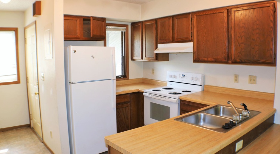 $1025 | 2 Bedroom, 1 Bathroom Condo | Cat Friendly* | Available for July 1st, 2024 Move In!