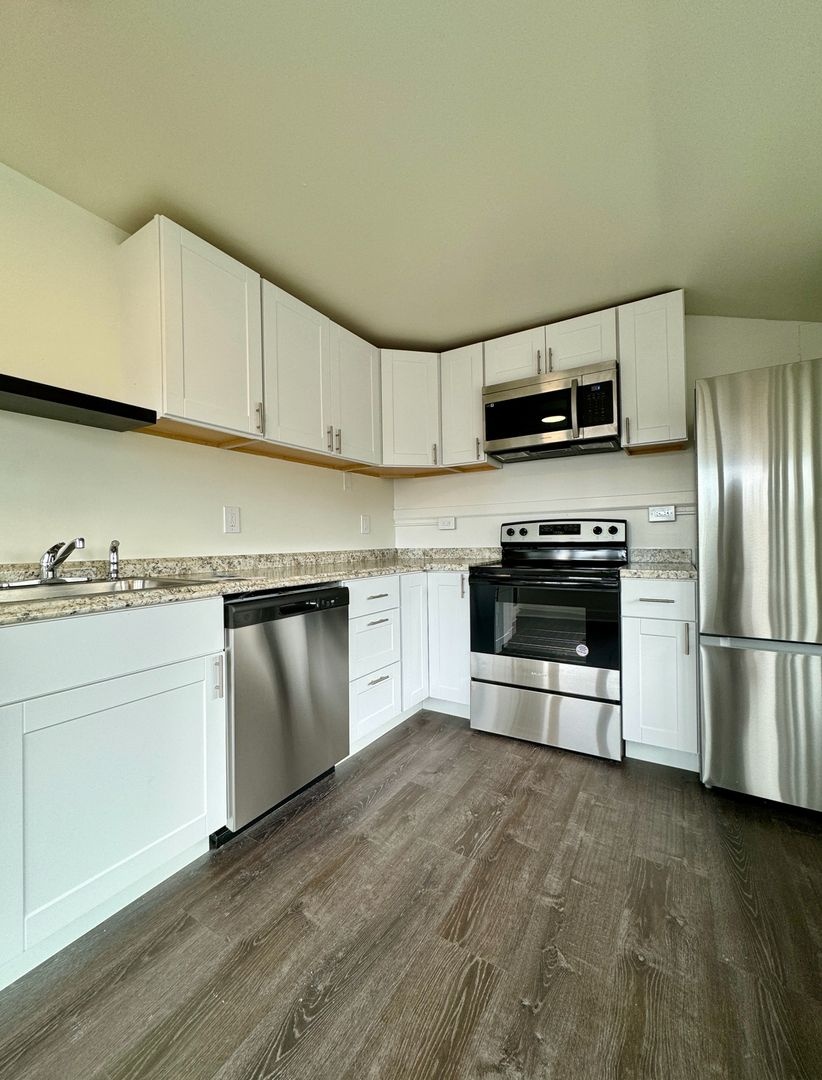 **$500 OFF THE FIRS MONTH'S RENT** Modern Studio Living at Its Finest in Sullivan's Gulch!! Secured Entry~  Newly Remodeled~ On-Site Laundry~ Pets Welcome!