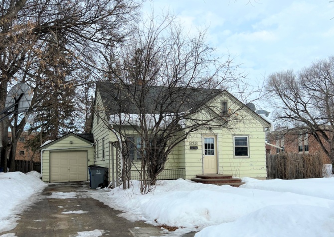 Houses Near Available July 2024!! 4 Bed / 2 Bath House half a block from Concordia!!