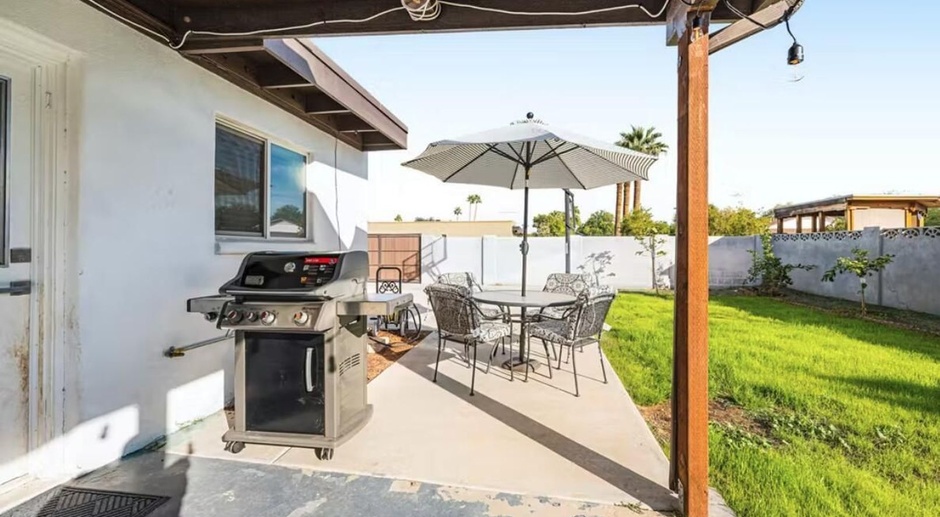 Gorgeous 4 Bed 3 Bath single level home in Scottsdale Kierland with a private POOL and SOLAR !!