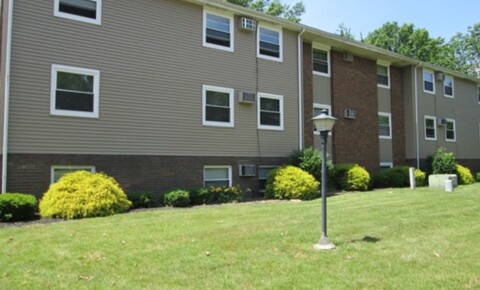 Apartments Near Youngstown Cortland Court Apartments 340 for Youngstown Students in Youngstown, OH