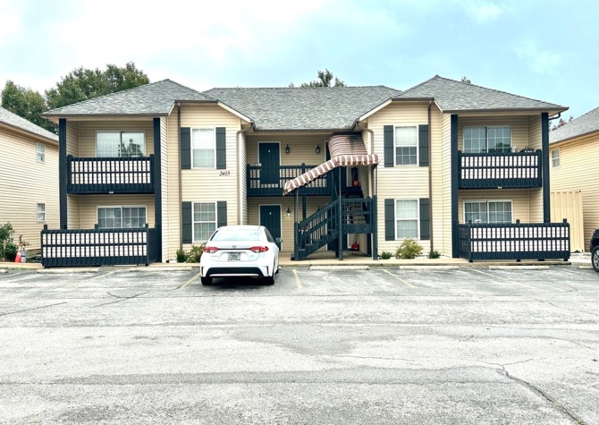 Apartments Near Available Now! New updated 2-bed 1-bath all electric apartment. Rent-$1,000/Deposit-$1,000.