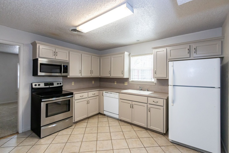 Pre-Leasing For August 2024 Alarm and Lawn care provided - 3 Bedroom Home Minutes From Texas Tech Campus!