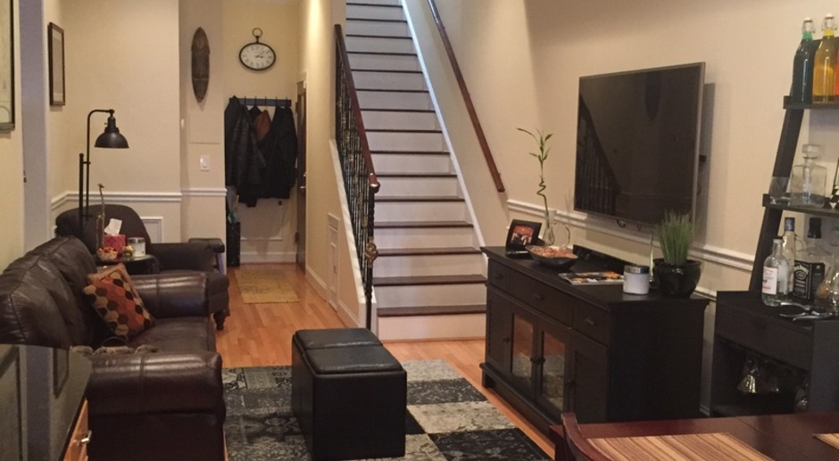 Unique 2 Level Condo w/ Loft in Bloomingdale NW!! Walking Distance to 2 Metros!