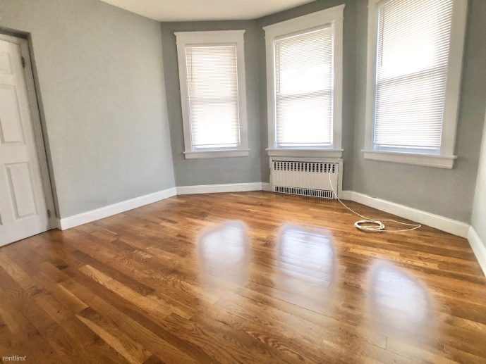 Nice 3 Bedroom Apartment 1st Floor 3-Family Home - Parking - /New Rochelle Lincoln Ave.