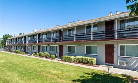 Apartments Near Sierra Country Club Apartments for Sierra College Students in Rocklin, CA