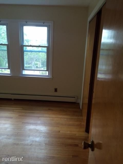 Spacious 1 Bedroom with Private Entrance - All Utilties - Garage Parking - Laundry / White Plains