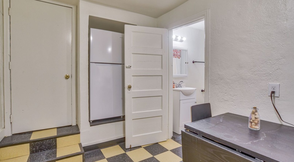 Charming Apartments in North Portland with excellent location! Available Now!
