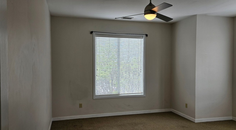 SPECIAL $800 OFF May Rent!  Desirable Downtown Chattanooga 2 bedroom near UTC & Erlanger Hospital!