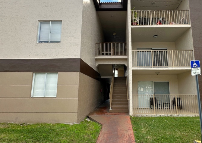 Houses Near Modern Comfort: 1 Bed/1 Bath Condo with Open Layout, Balcony & Washer/Dryer - Prime Location!