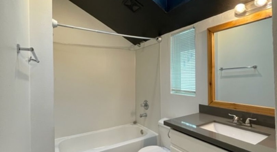 Beautiful 3 Bedroom 1.5 Bath Duplex