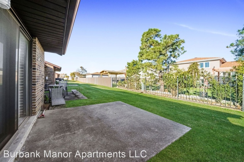 Burbank Manor Apartments - Your New Home!