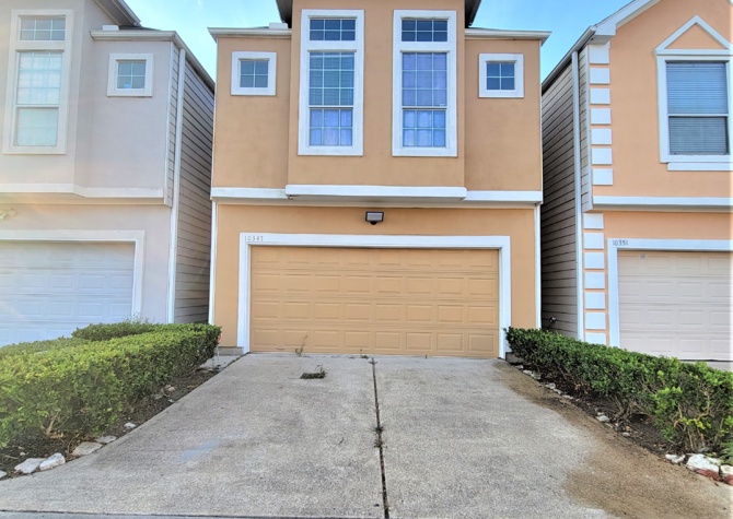 Houses Near 3 bed/2.5 bath in gated community