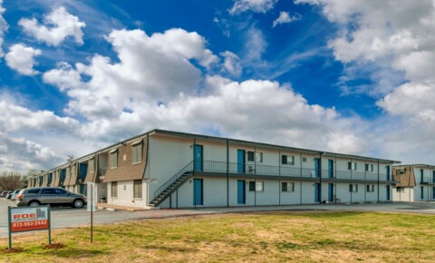 Apartments Near DeVry University-Texas Royal Terrace Apartments  for DeVry University-Texas Students in Irving, TX