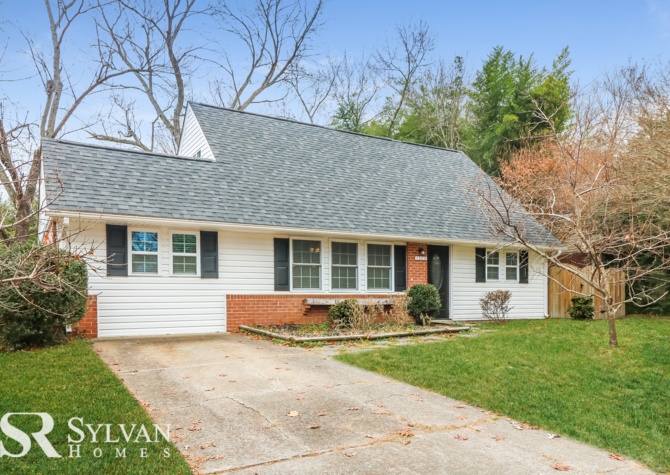 Houses Near Pretty as a picture - 4 BR, 2 BA home