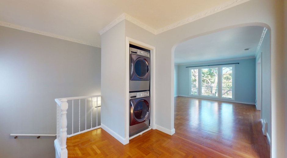Large updated top-floor flat, washer/dryer, shared backyard & 98 WalkScore!