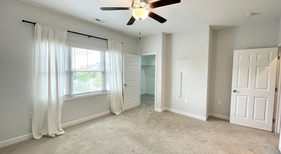 3 Bed, 3.5 Bath Nest with TWO Patios Located in Parkview Condominiums 2 WEEKS FREE!!!
