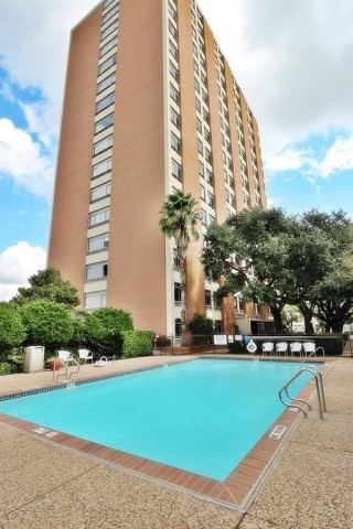1 bed/1 bath Mid-High rise condo for lease/12th floor