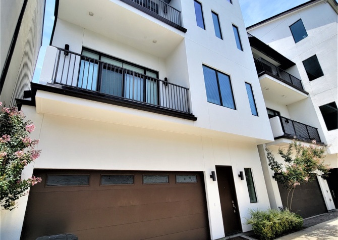 Houses Near Luxurious 3 bed/3.5 townhouse