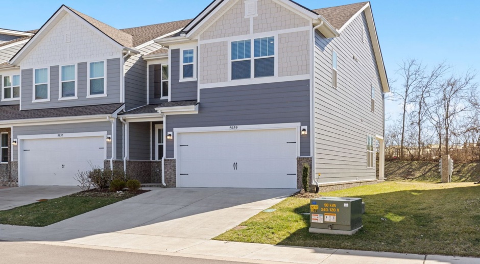 Beautifully Maintained Townhome in Foxland Crossing