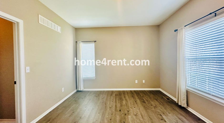 Maintenance Free Living in KCMO and Conveniently Located Near Restaurants and Walking Trails!