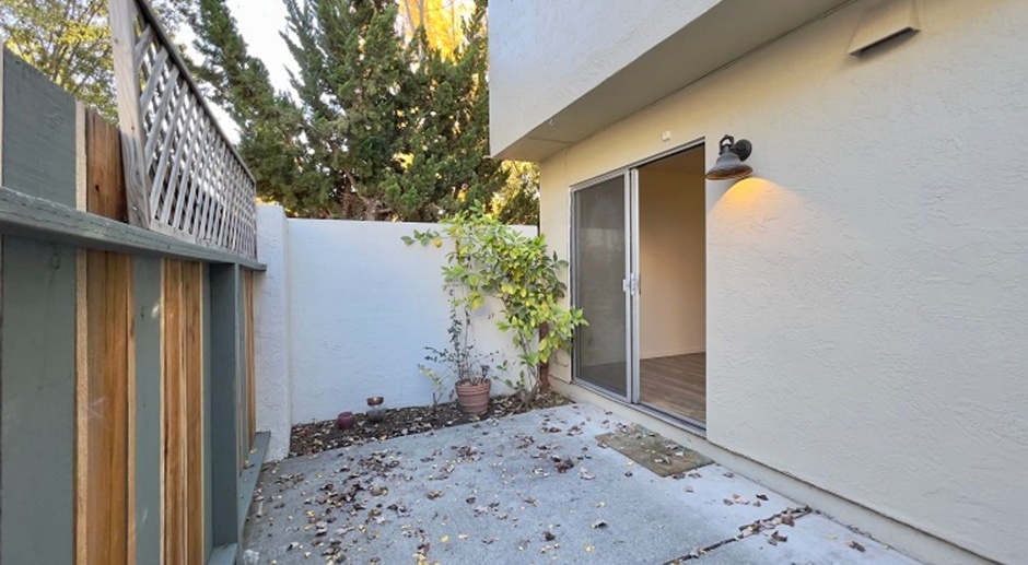 HALF OFF THE FIRST MONTH'S RENT - Renovated Two Bedroom Napa Condo 