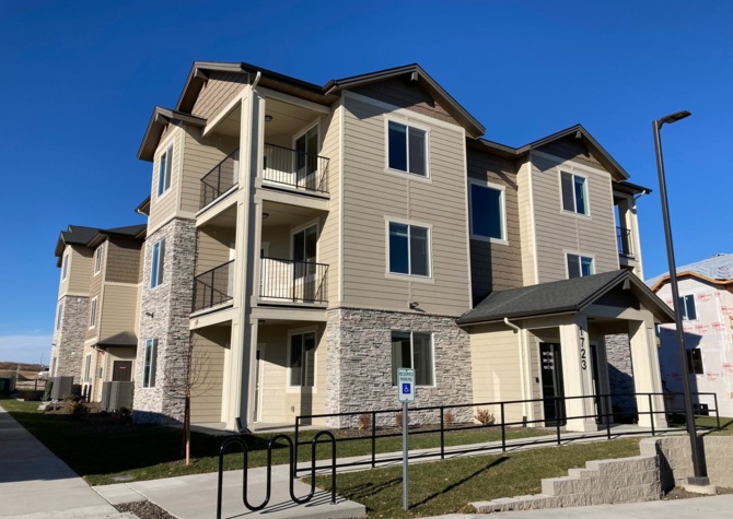 Apartments Near South Ridge Apts~Built in 2020 w/ Clubhouse + Pool, Pet Friendly & Covered Parking!