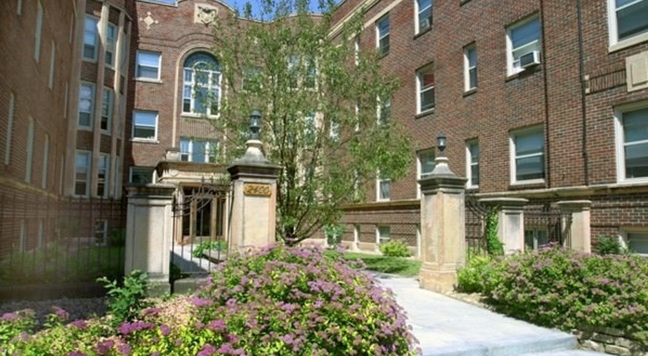 2400 Harriet Ave Apartments