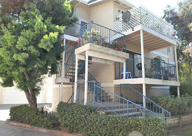 Apartments Near Top Floor Condo in Parkmont Area of Fremont w/2 Car Detached Garage