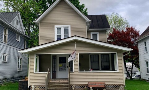 Houses Near Ashland LARGE Four Bedroom Home ** FIRST MONTH PRORATED RENT FREE ** for Ashland University Students in Ashland, OH