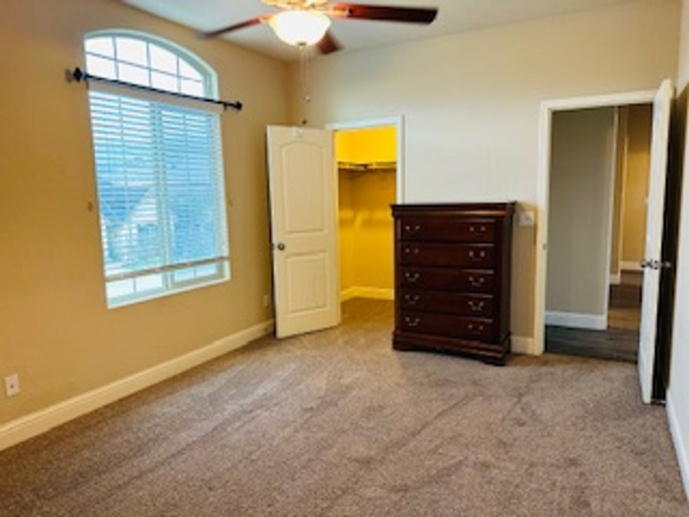 $3,000 Armstrong & Ashlan, SOLAR, 4 Bed, Two Living Spaces - E. Pontiac Way, Fresno