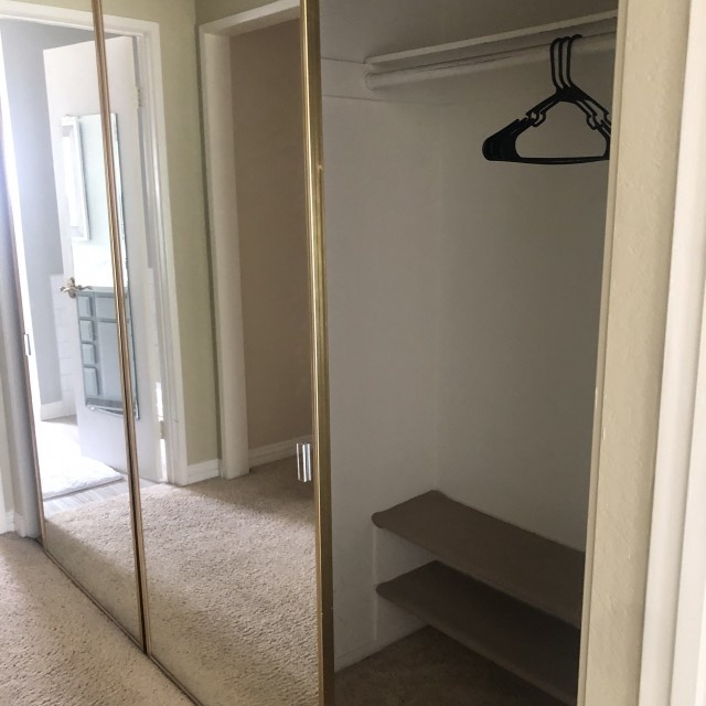 Male roommate for Master Suite in Condo for Rent