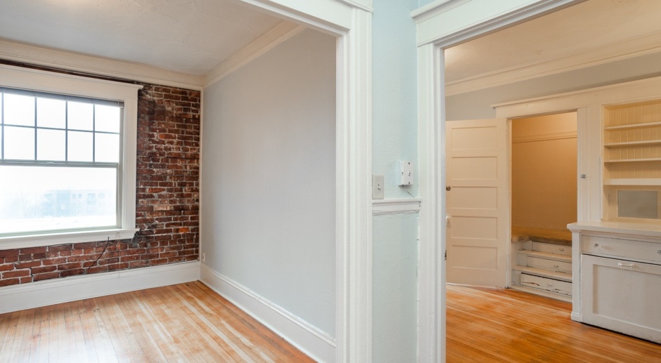 1 Bedroom Historic Charm Meets Modern Comfort in NW Portland! W/G/S Included! 