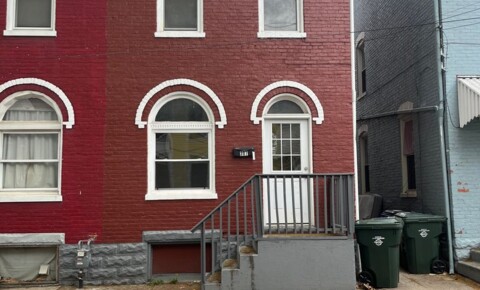 Houses Near Award Beauty School Duplex located on North Locust Street Hagerstown MD 21740 for Award Beauty School Students in Hagerstown, MD
