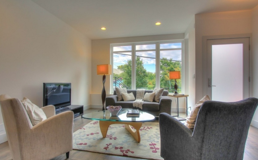 Stunning Queen Anne Townhome Available Immediately!