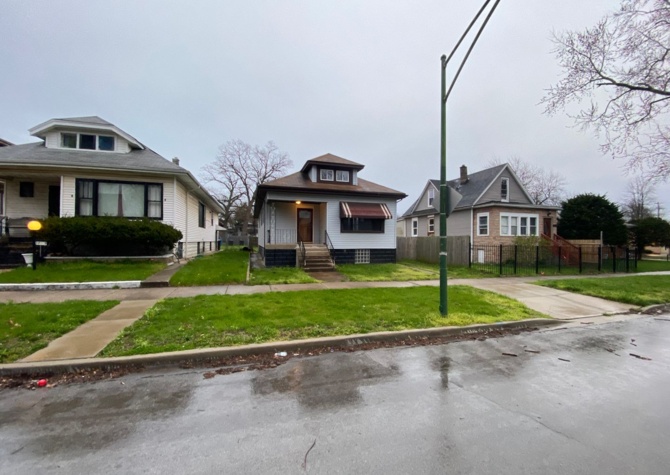 Houses Near Newly Renovated Home - 5 bed / 2 bath - Southern West Pullman