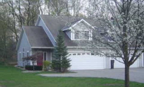 Apartments Near Holland Spacious 3 bedroom 2 bath. for Holland Students in Holland, MI