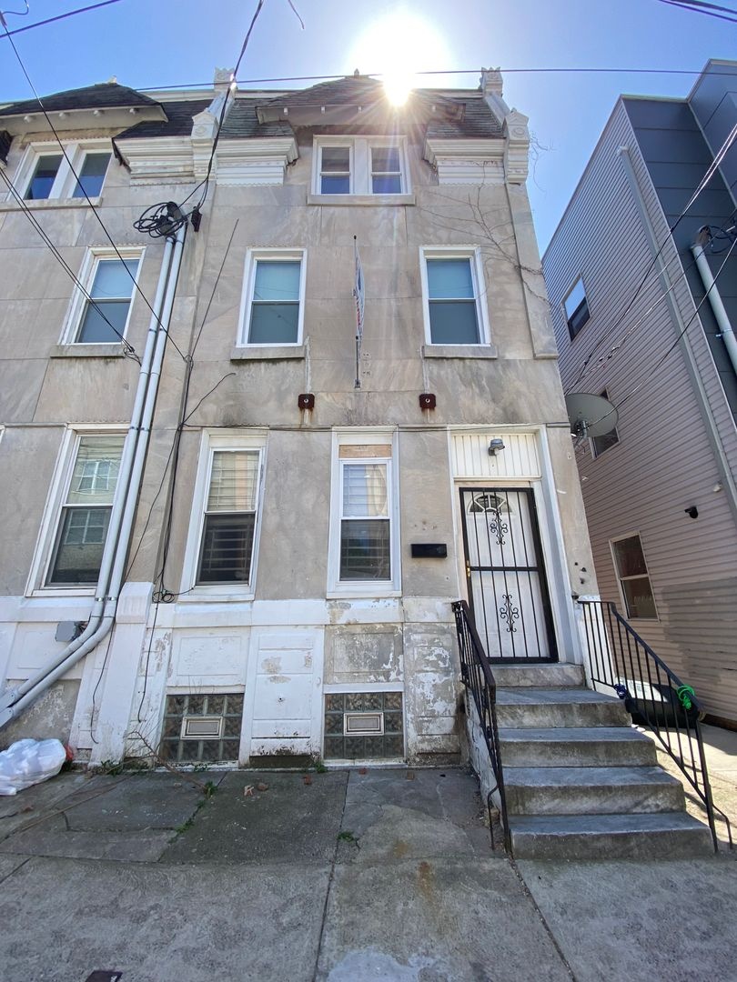 Updated 5 bed/2.5 bath house 7 min from Temple University!
