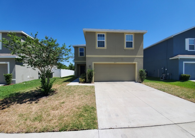 Houses Near Huge Newer Home Available in Winter Haven!