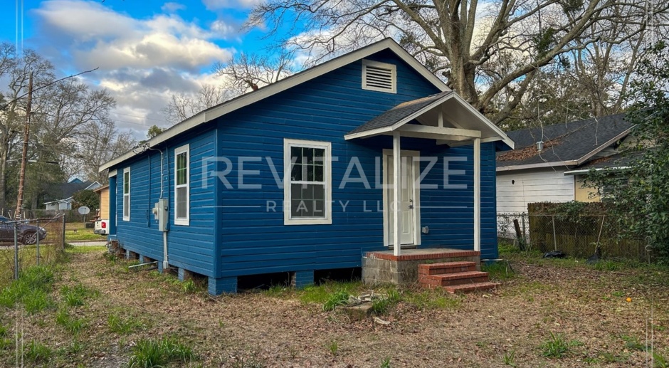 2 bed/1 bath Oakdale Home with Modern Updates