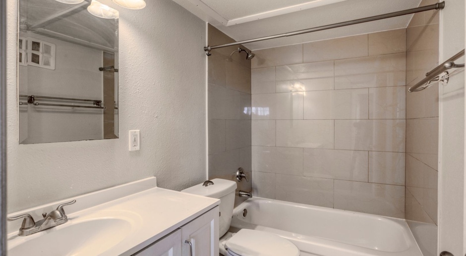 Quaint 2 Bedroom / 1 Bathroom Condo In The Heart of Las Vegas