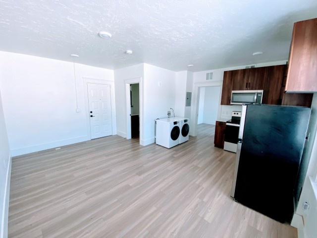 *Move-In Special!* 1 Bedroom Pet friendly Apartment with Washer/Dryer In Unit!