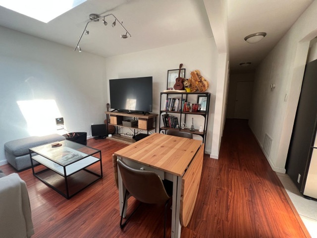 FURNISHED PRIVATE BEDROOM W/SHARED BATHROOMS & COMMON AREAS FOR RENT in W. Oakland!
