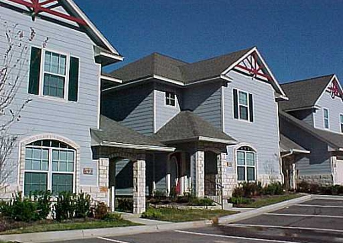Houses Near College Station - 3 Bedroom, 2.5 Bath Townhome in Gated complex at Canyon Creek