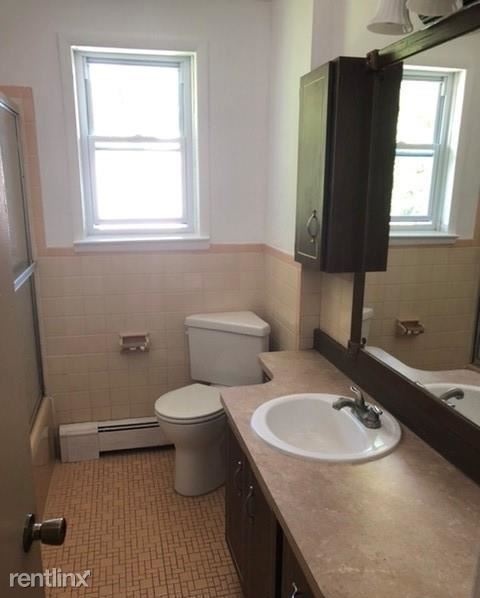 Wonderful 3 Bedroom 1.5 Bathroom Apartment 3rd Floor 3-Family Home/Yonkers