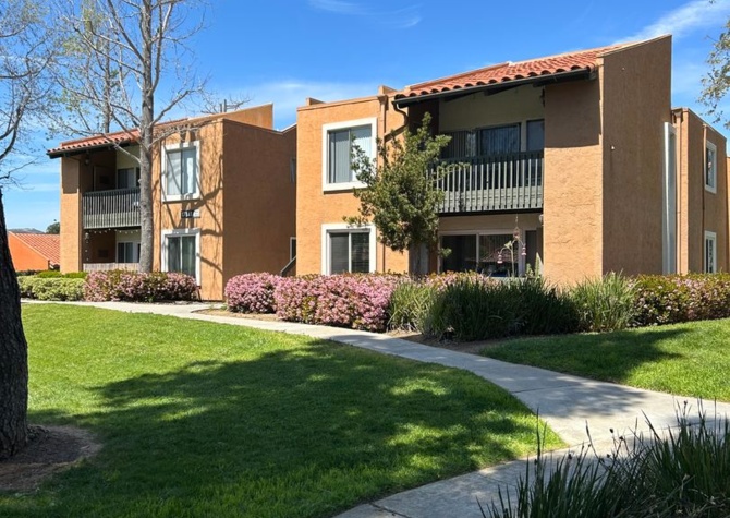 Houses Near 3Bedroom 2 bath in Gated Waterbridge community of Rancho Bernardo.  Move-in Special!!