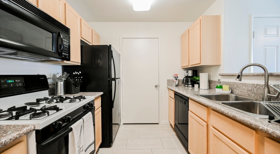A-MAZE-ING!! Furnished Turn-Key Henderson Gated Condo for Lease