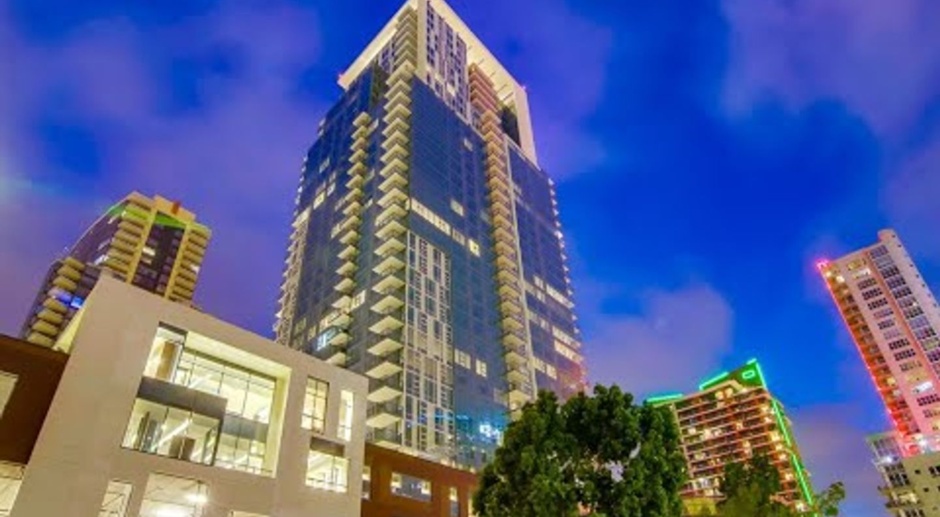 Stunning, Bay View, Savina unit located on the 28th Floor!