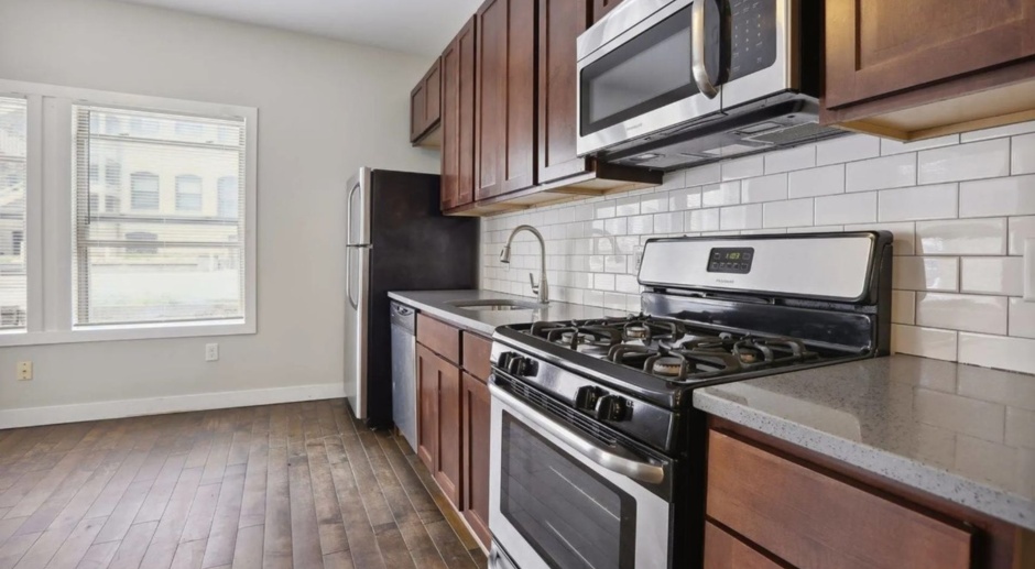 Now Leasing 1-bedrooms at 1524 LaSalle!