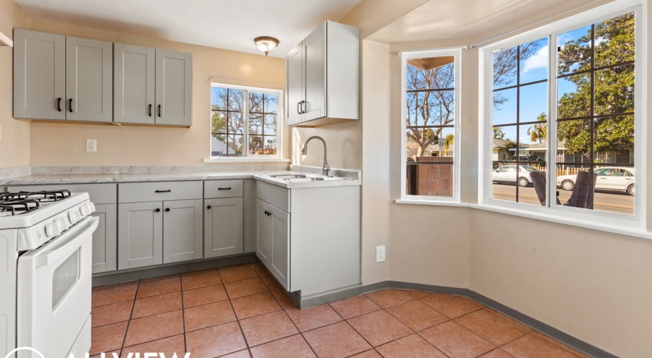 Charming 2 Bed, 1 Bath Unit in the Heart of Anaheim!